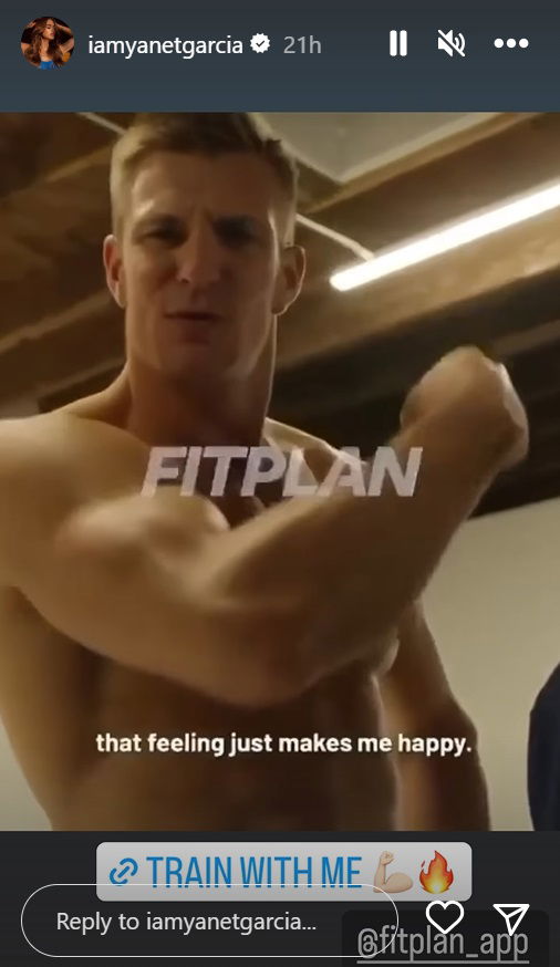 weather-girl-yanet-garcia-loves-her-some-gronk-tmspn