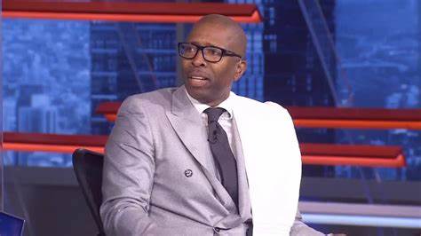 Social Media Goes Wild Over Kenny Smith's Messed Up Knees on 'Inside