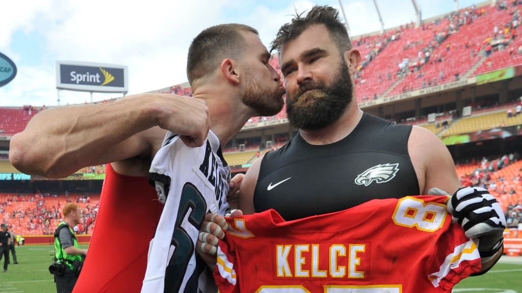 Travis Kelce Claims He Used to Weigh More Than His Brother Jason TMSPN(00)