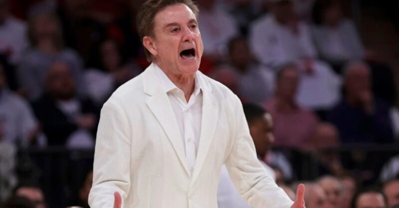 Rick Pitino 39 s Fiery Halftime Speech - Rick Pitino Office 800x418 