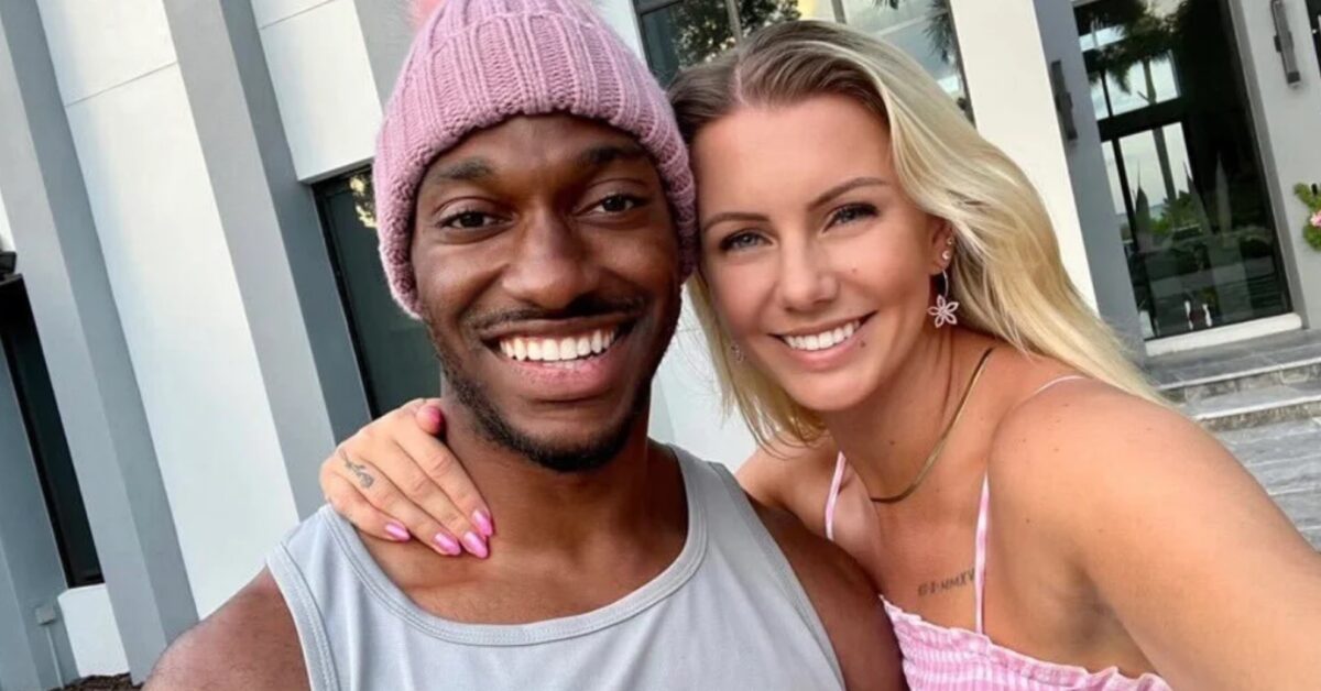 Ex-NFL Quarterback’s Wife Turns Heads with Stunning Vacation Photos - TMSPN