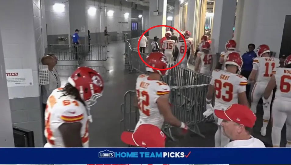 Patrick Mahomes Caught Chatting with Referee Before Chiefs-Falcons Game