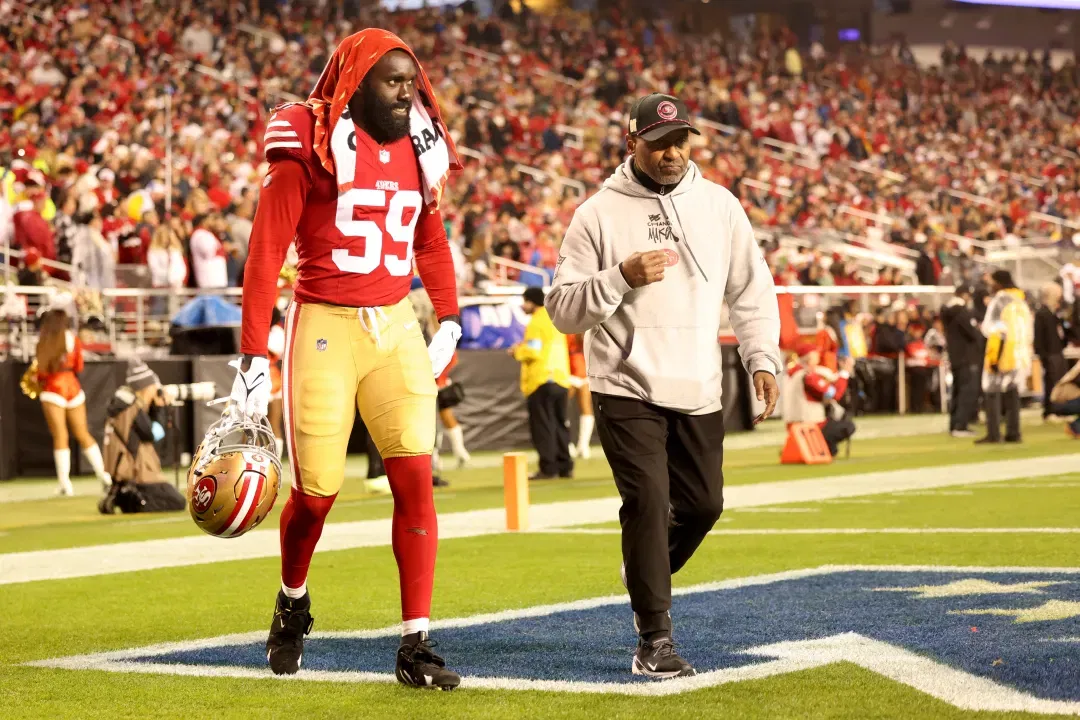 San Francisco 49ers Find Creative Way to Respond After LB De’Vondre