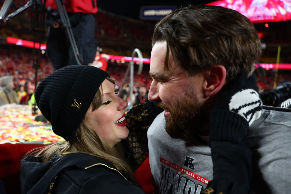 Taylor Swift and Travis Kelce Surprise Diners in Philadelphia with