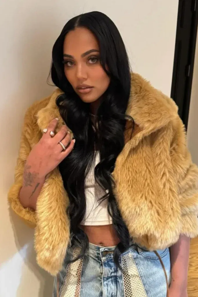 Ayesha Curry Celebrates 36th Birthday in Style with Glam Yacht Party(00)