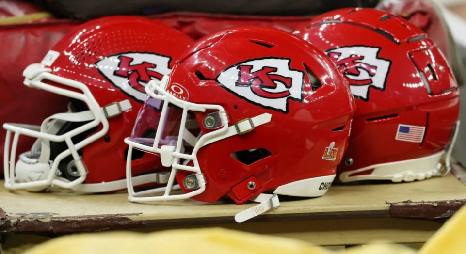 Chiefs Star George Karlaftis Marries longtime Love Kaia Harris In ...