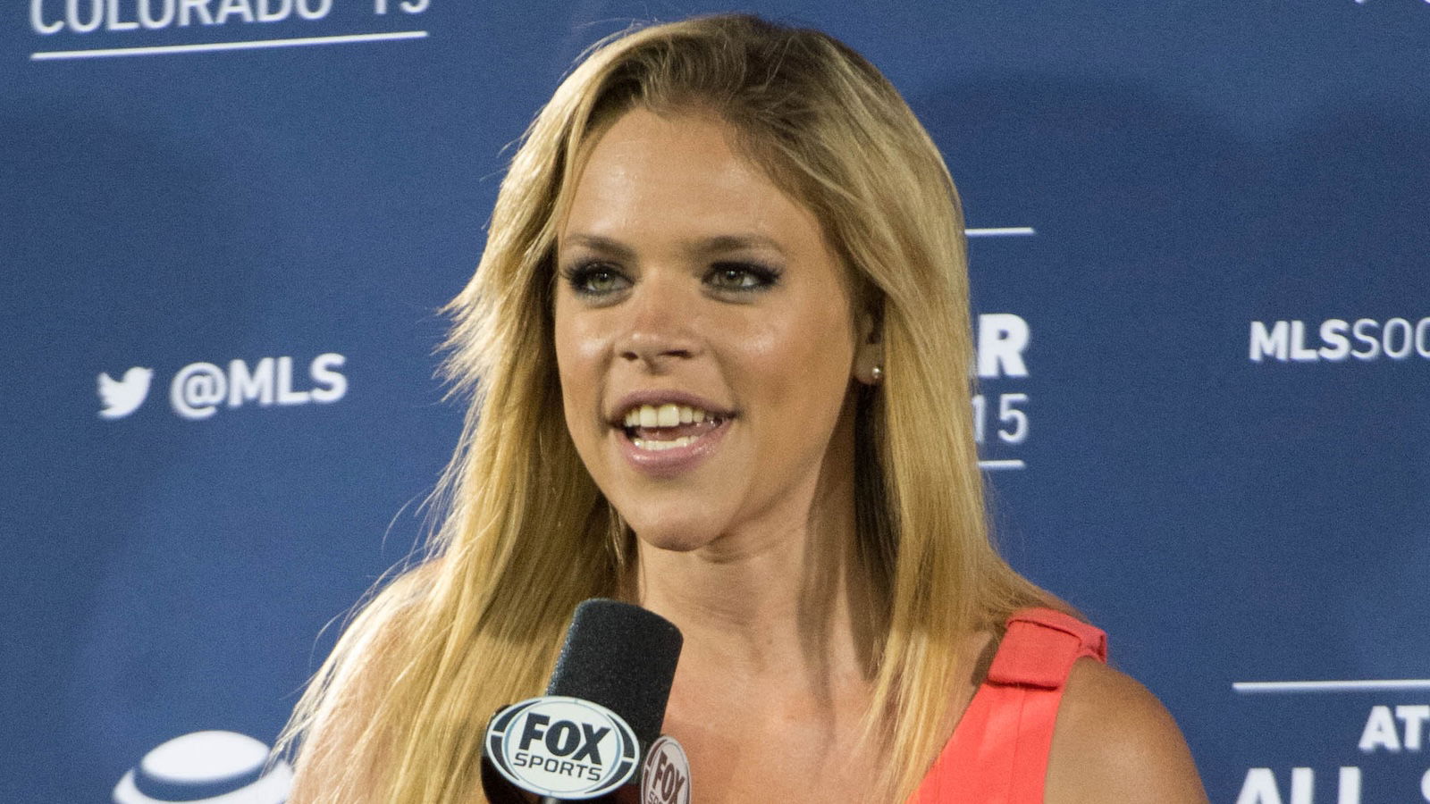 Report Julie Stewart Binks in Settlement Negotiations with FOX Over
