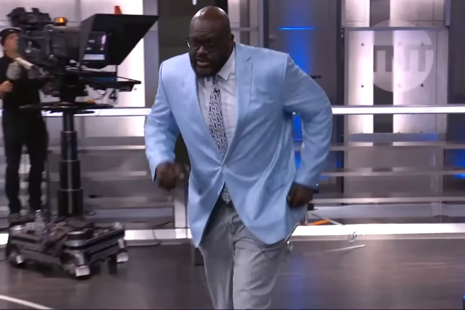 Shaquille O'Neal Blames Olive Oil Cleanse for Sudden Off-Set Bathroom Emergency During Live TV ...