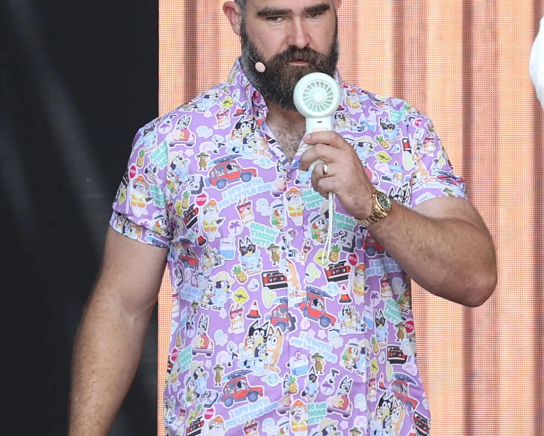 Jason Kelce Honors His Four Daughters with Thoughtful Outfit at Cannes(02)