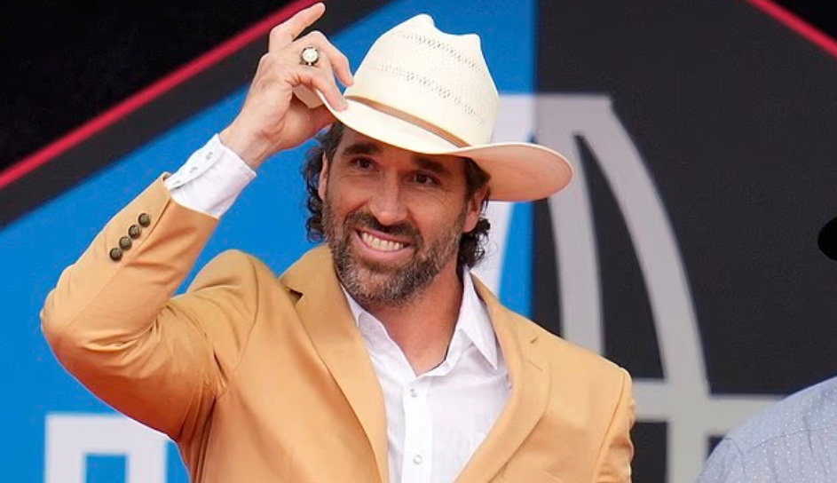 The Great White Out: How Anne Hathaway's Wardrobe Mishap Became a Hollywood Legend