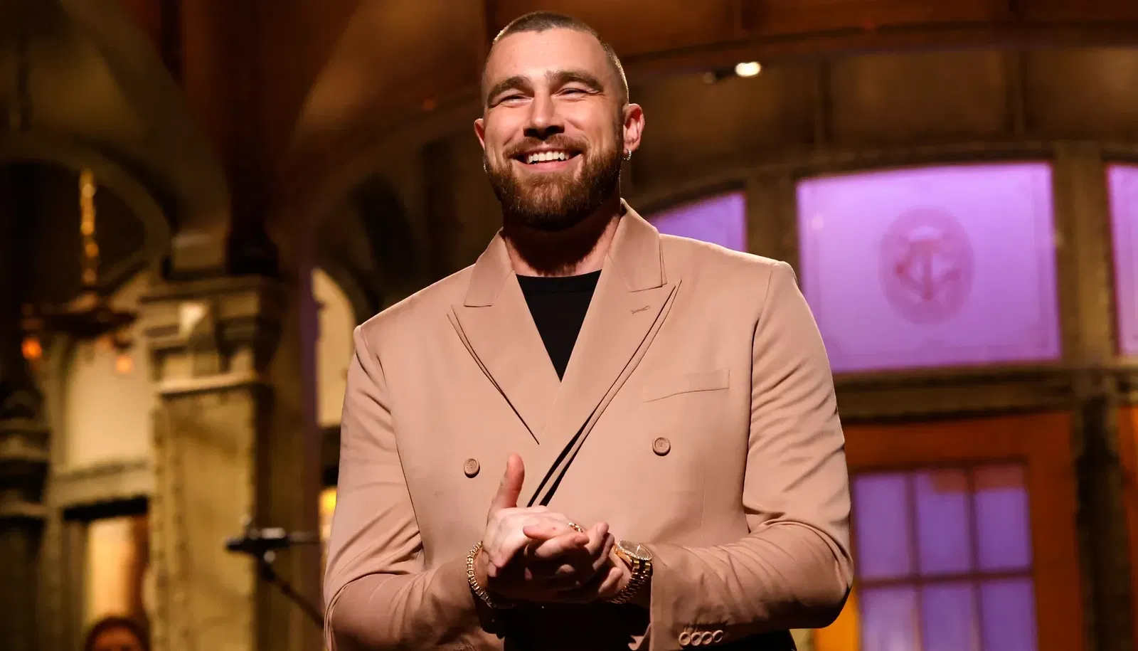 Travis Kelce Loses It After Finding Out ‘SNL’ Icon Maya Rudolph Watched(00)