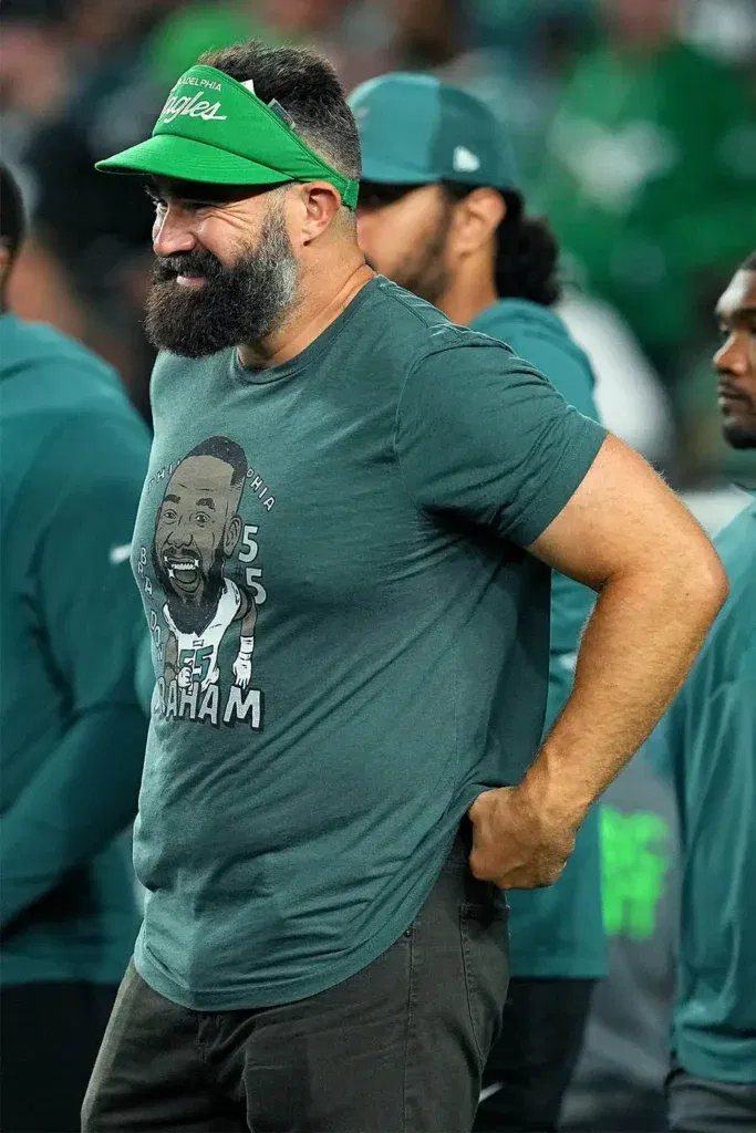 Shirtless Jason Kelce Crowned ‘Belly Bucking Champion’ at Eagles(01)