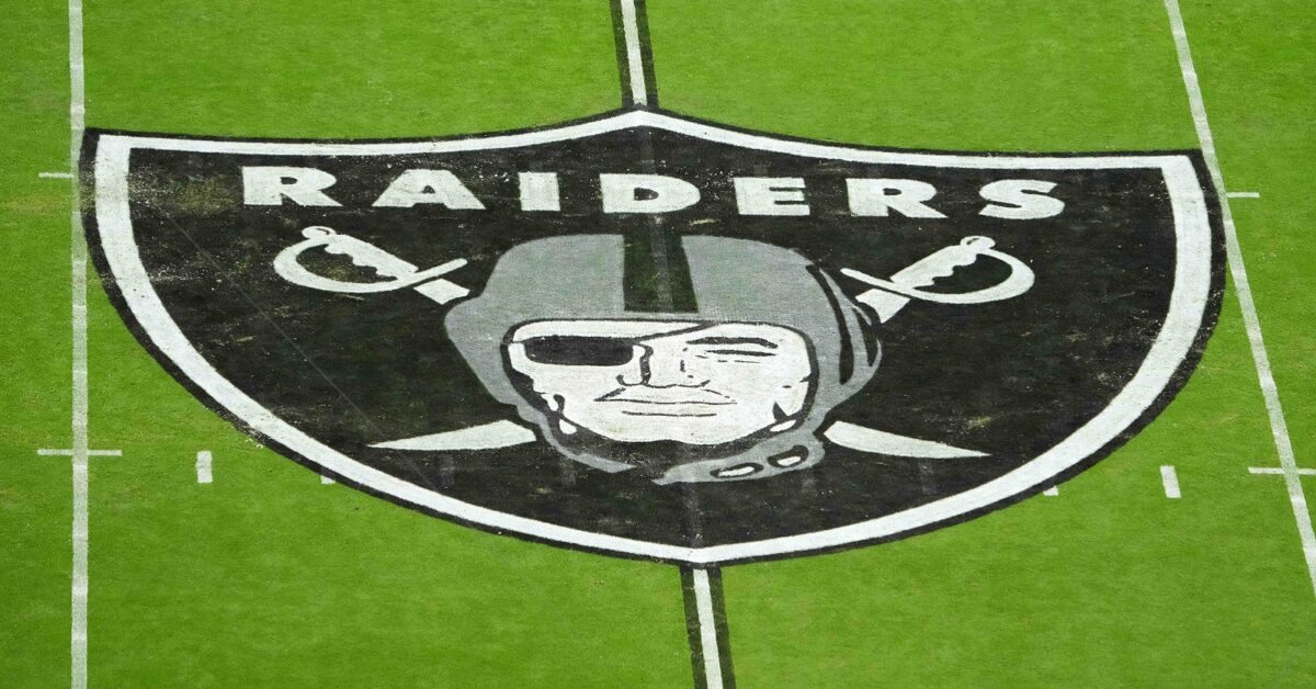 Taylor Swift Skips Chiefs-Raiders Showdown in Las Vegas as Travis Kelce ...