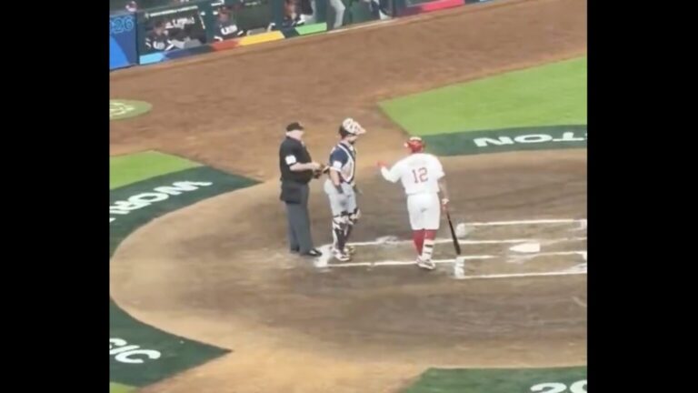 Cal Raleigh Caught Snubbing Another Mariners Teammate at the WBC - TMSPN