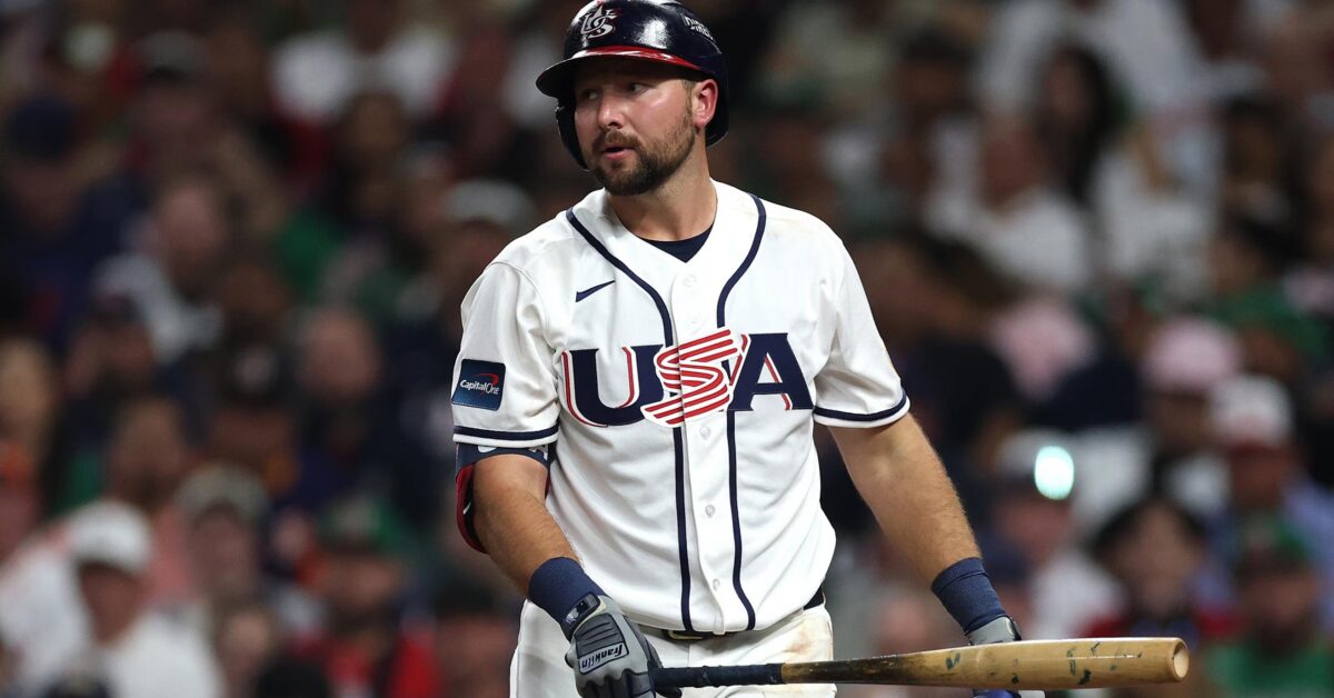 Cal Raleigh Caught Snubbing Another Mariners Teammate at the WBC - TMSPN