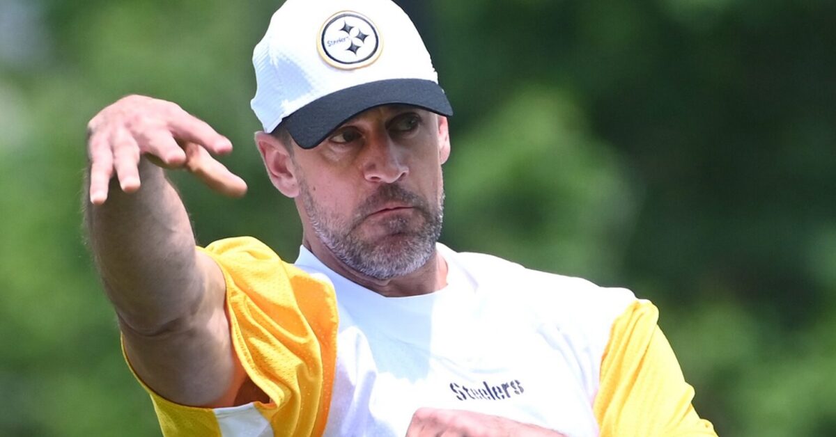 Aaron Rodgers Spotted Smoking During Steelers Getaway Ahead of 'Last ...