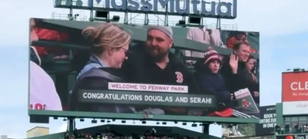 Awkward Scene at Fenway Park as Red Sox Fan’s Proposal Gets Turned Down ...